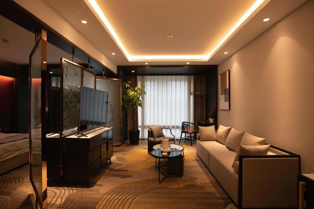 New Friendship Hotel Luoyang  Exteriör bild